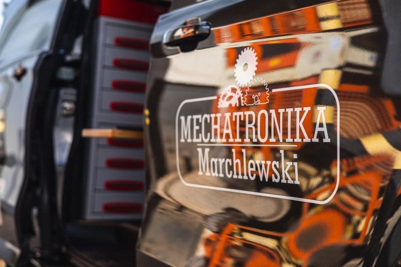 Pojazd mobilnego serwisu z kompletnym wyposażeniem diagnostycznym i narzędziowym